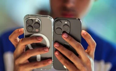 Apple brings RCS messaging to iPhones, does not give up on green bubble Apple, iPhone, Apple Inc