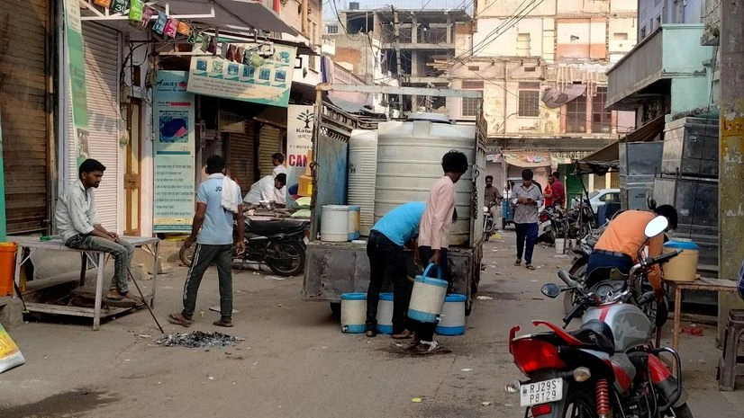 People of Dausa rely on private water tankers, and some on the ones provided by the local governing bodies (Photo: Ashish Tiwari) People of Dausa rely on private water tankers, and some on the ones provided by the local governing bodies (Photo: Ashish Tiwari)