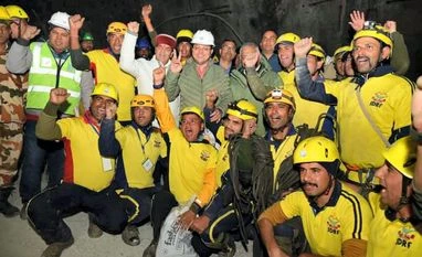 Three workers rescued from Uttarakhand tunnel return to Jharkhand Uttrakhand tunnel rescue, rat miners, rat mining