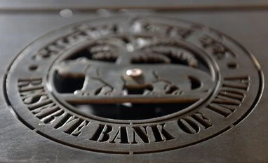 RBI directs credit card issuers to give users choice of other networks RBI