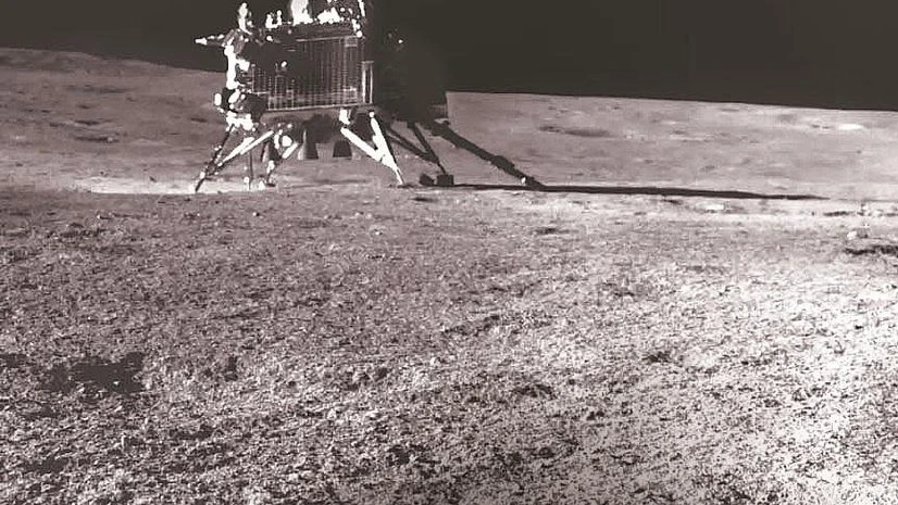 MARCO LUNAR: A Índia fez história em 23 de agosto ao pousar com sucesso sua espaçonave Chandrayaan-3 na Lua. Com esse feito, tornou-se o primeiro país a ter terrenos macios no pólo sul da superfície lunar Foto: x MARCO LUNAR: A Índia fez história em 23 de agosto ao pousar com sucesso sua espaçonave Chandrayaan-3 na Lua. Com esse feito, tornou-se o primeiro país a ter terrenos macios no pólo sul da superfície lunar Foto: x