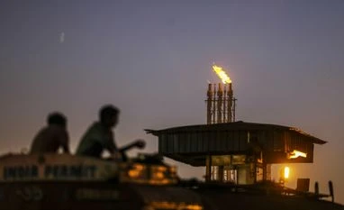 Indian refiners set to ask for extra Saudi oil after sharp price cut Crude oil