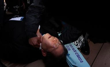 S Korean Oppn leader recovering well from surgery after stabbing attack Lee Jae-myung, S Korea opposition leader