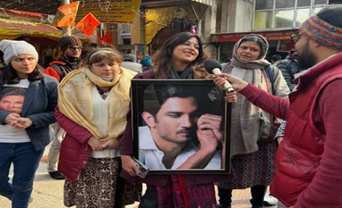 Fan celebrates Sushant’s birthday in temple Fan celebrates Sushant’s birthday in temple