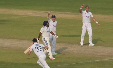 India vs England Rajkot Test: Jadeja apologises for Sarfaraz's run out Sarfaraz runout in his debut Test