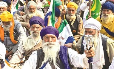 Five crops at MSP for five years: Centre's offer to protesting farmers Farmers at the Punjab-Haryana Shambhu border during their Dilli Chalo protest, near Patiala district on Monday | Photo: PTI