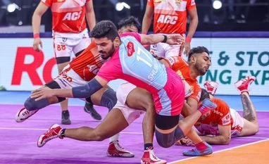 PKL 2024: Pink Panthers end league-stage with comfortable win over Giants Jaipur Pink Panthers vs Gujarat Giants