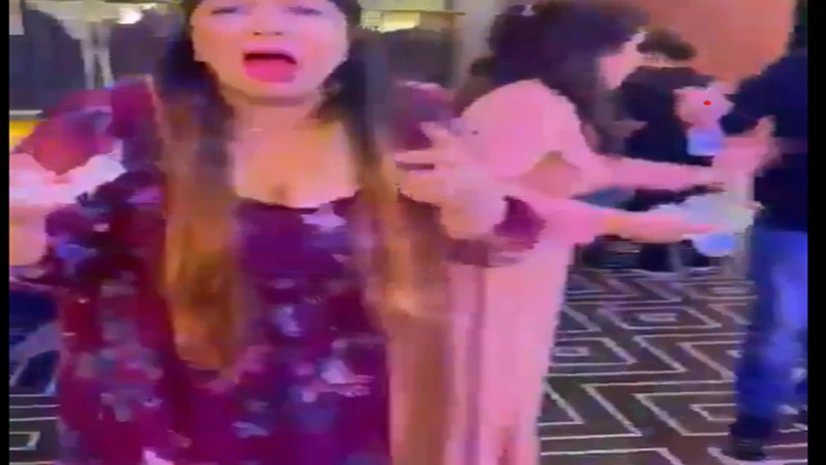 Five people vomit blood Five people vomit blood