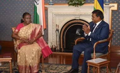 Prez Murmu conferred with Doctor of Civil Law by University of Mauritius President Droupadi MurmU