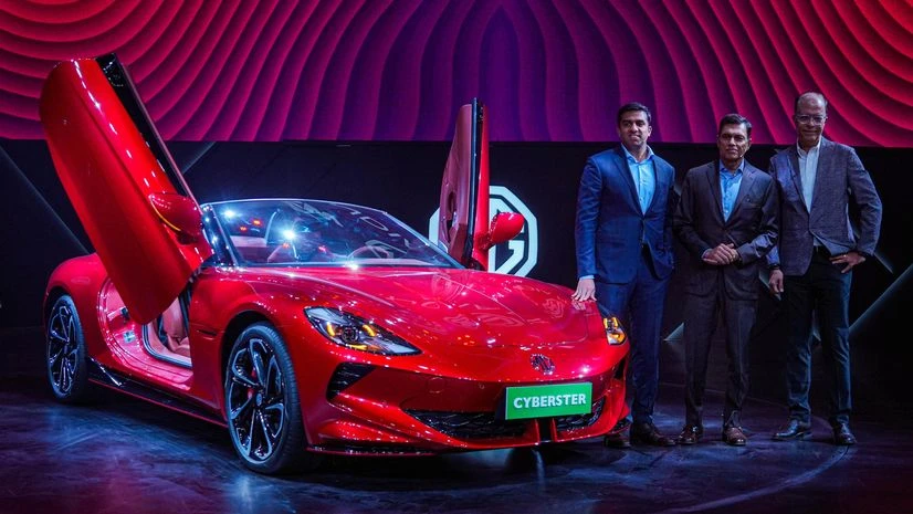 Sajjan Jindal, Parth Jindal, Rajeev Chaba , MG Cyberster Sajjan Jindal, Parth Jindal, Rajeev Chaba , MG Cyberster