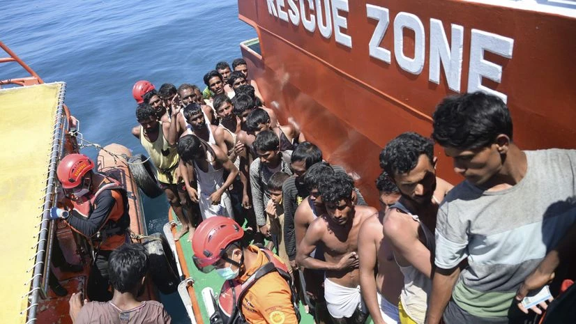 Thousands of Rohingya flee to Bangladesh from violence in Myanmar: Official | World News Rohingya refugees, Rescue