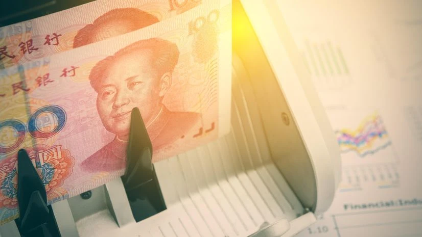 Banknotes of China with a portrait of Mao Zedong on an automatic bill counter Photo: Shutterstock