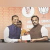Former Congress MP Naveen Jindal (left) joins BJP. He will contest from Kurukshetra in Haryana Photo: PTI Former Congress MP Naveen Jindal (left) joins BJP. He will contest from Kurukshetra in Haryana Photo: PTI
