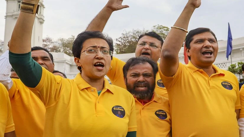 Atishi, Saurabh Bharadwaj, AAP MLAs protest Atishi, Saurabh Bharadwaj, AAP MLAs protest