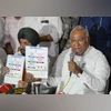 Mallikarjun Kharge, Ghar Ghar Guarantee Abhiyan Mallikarjun Kharge, Ghar Ghar Guarantee Abhiyan