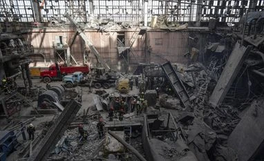 Rocket fire from Lebanon on Israel kills 5, including 4 foreign workers Damage, Russian missile attack