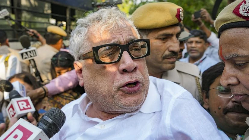 Delhi Police personnel detain TMC leader Derek O'Brien during a protest of a TMC delegation, outside ECI's office Delhi Police personnel detain TMC leader Derek O'Brien during a protest of a TMC delegation, outside ECI's office