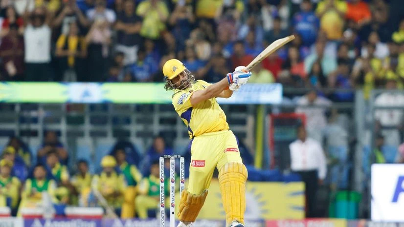 IPL 2024 Watch Dhoni lights up Wankhede IPL 2024 Watch Dhoni lights up Wankhede with 3 consecutive sixes vs Hardik. Photo: Sportzpics