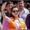 Kangana campaign: Visiting temples, taking selfie requests, jabbing rivals Kangana Ranaut,kangana