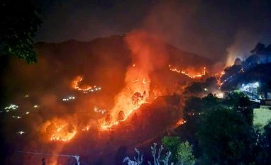 U'khand forest fires: IAF helicopter assists in firefighting for 2nd day forest fire,Rudraprayag forest fire