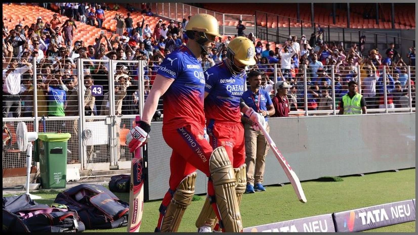 Faf du Plessis and Virat Kohli Faf du Plessis and Virat Kohli