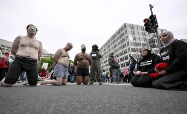 Violence, chaos erupts on campuses in US as protesters clash over Gaza war Pro Palestinian protest,Palestinian protest