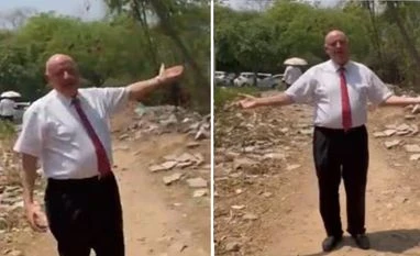 Danish diplomat's video spurs quick garbage clean-up near embassy in Delhi Danish diplomat flags trash-ridden service lane near Denmark embassy