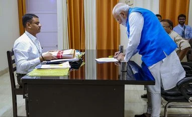 PM Modi declares Rs 3.02 cr of assets in poll affidavit, has no house, car modi nomination,Modi,Narendra Modi