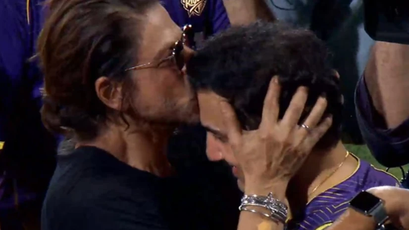 SRK kissed Gambhir’s forehead SRK kissed Gambhir’s forehead