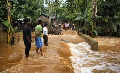 Bengal govt issues alert for northern districts after heavy rain in Sikkim heavy rains, landfall, flood