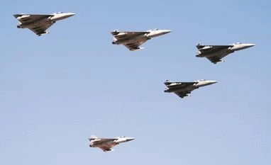 The Ministry of Defence is keen on bringing in private industry at the design & development stage. But, private firms want to come in later The Ministry of Defence is keen on bringing in private industry at the design & development stage. But, private firms want to come in later