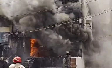 Fire erupts in Delhi's Chandni Chowk, 40 tenders deployed, no casualty fire, lajpat nagar fire