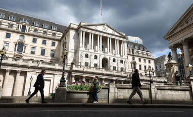 BoE keeps key interest rate at 16-year high of 5.25% despite inflation fall Bank of England, England