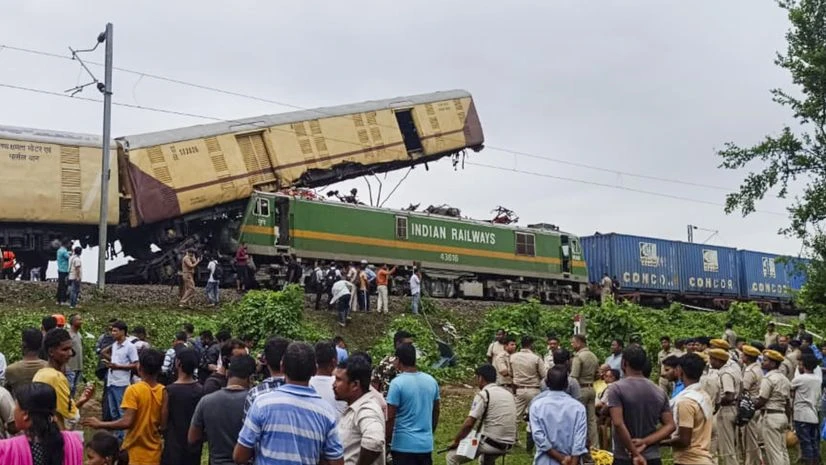 Train collision, Kolkata Train accident, Train accident Train collision, Kolkata Train accident, Train accident