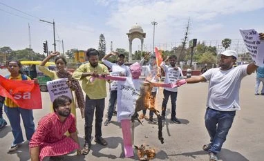 Little faith in NTA, want retest for all candidates, say NEET aspirants Protest, NEET Protest