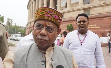 Himachal Guv's convoy meets with accident in Lucknow, several injured Shiv Pratap Shukla, Shiv Pratap