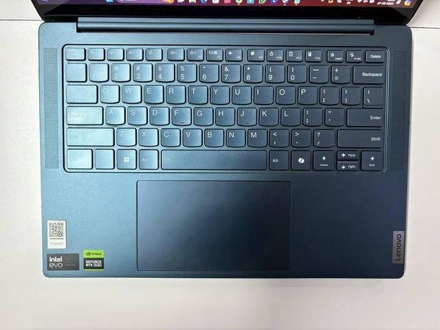 Lenovo Yoga Pro 7i: Keyboard and Trackpad Lenovo Yoga Pro 7i: Keyboard and Trackpad