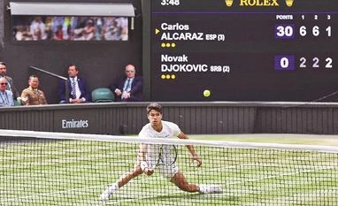 Cincinnati Open: Carlos Alcaraz smashes racket in 3-set loss to Monfils Spain's Carlos Alcaraz beats Serbia's Novak Djokovic to defend his Wimbledon title and win fourth Grand Slam in a row