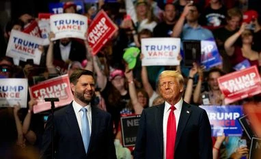 Trump ramps up his defense of Vance after one of the rockiest VP rollouts Donald Trump, JD Vance, Trump