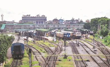 WR announces 35-hour mega block at Kandivali, train services to be affected railways train rail freight trains