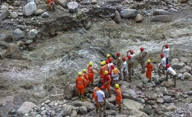 114 roads closed in Himachal, MeT predicts heavy rainfall till Aug 7 cloud burst, shimla cloud burst, Himachal cloud burst