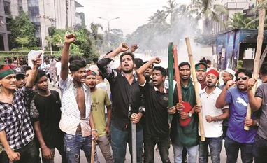 Nearly 100 killed as protesters, ruling party supporters clash in B'desh Bangladesh