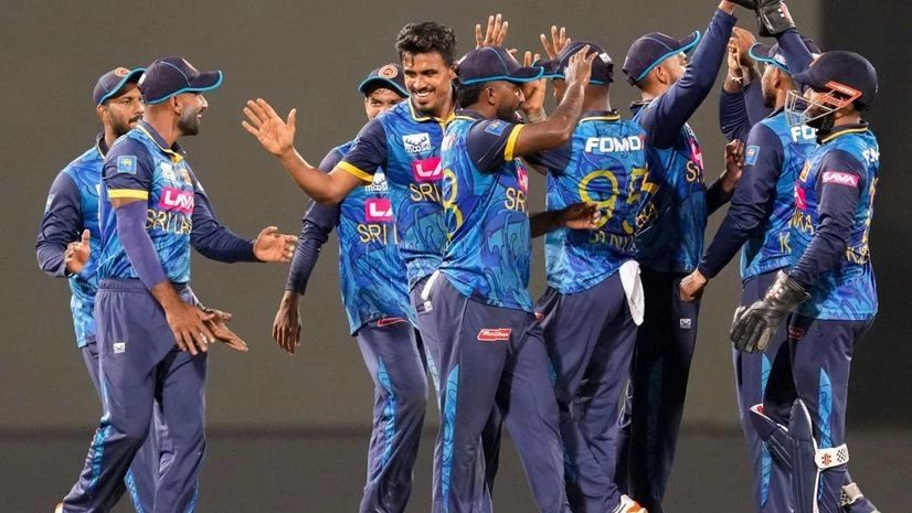 Fernando, Wellalage help Sri Lanka beat India in ODI series after 27 yrs | News Sri Lanka defeats India in third ODI by a landslide