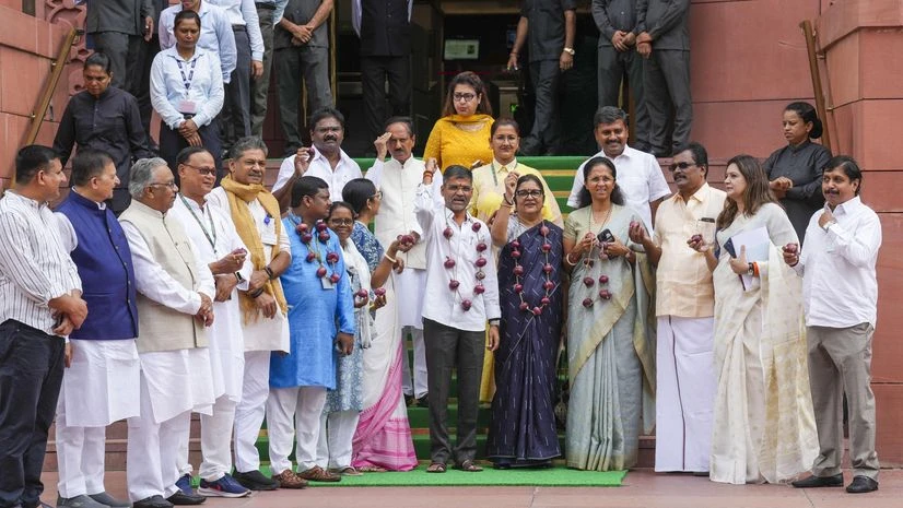 Oppn leaders protest on Parliament premises, seek crop MSP for farmers | Politics News Protest, Parliament Protest, price rise of onion and other vegetables Protest