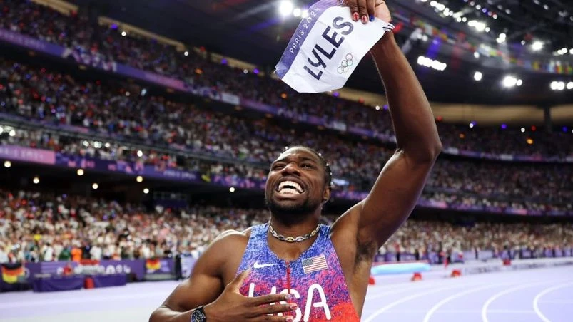 L'americano Noah Lyles dopo aver vinto la gara dei 100 metri a Parigi (Foto - Twitter) Momenti salienti delle Olimpiadi di Parigi 2024: gli Stati Uniti sono in testa alla classifica, mentre Cina e Giappone sono al secondo e terzo posto | Notizie sui Giochi Olimpici