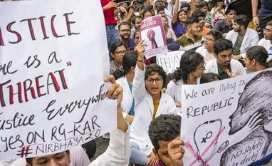 Calcutta High Court orders CBI probe into Kolkata doctor's rape-murder case Doctor Protest, Protest
