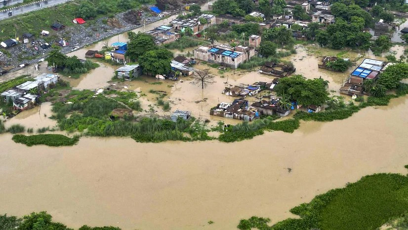 Floods in Bihar worsens as embankments of Kosi, Bagmati rivers breached | India News Flood, Patna Flood