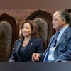 Activist Jesse Jackson makes surprise appearance at DNC, receives tribute Jesse Jackson, Kamala Harris
