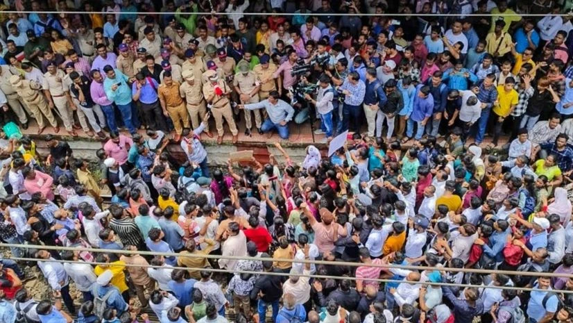 Badlapur sexual abuse: Child rights body to probe case; internet restored | India News Badlapur protest