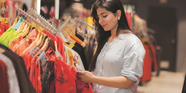 RIL, Aditya Birla Group race to capture India's growing consumption market